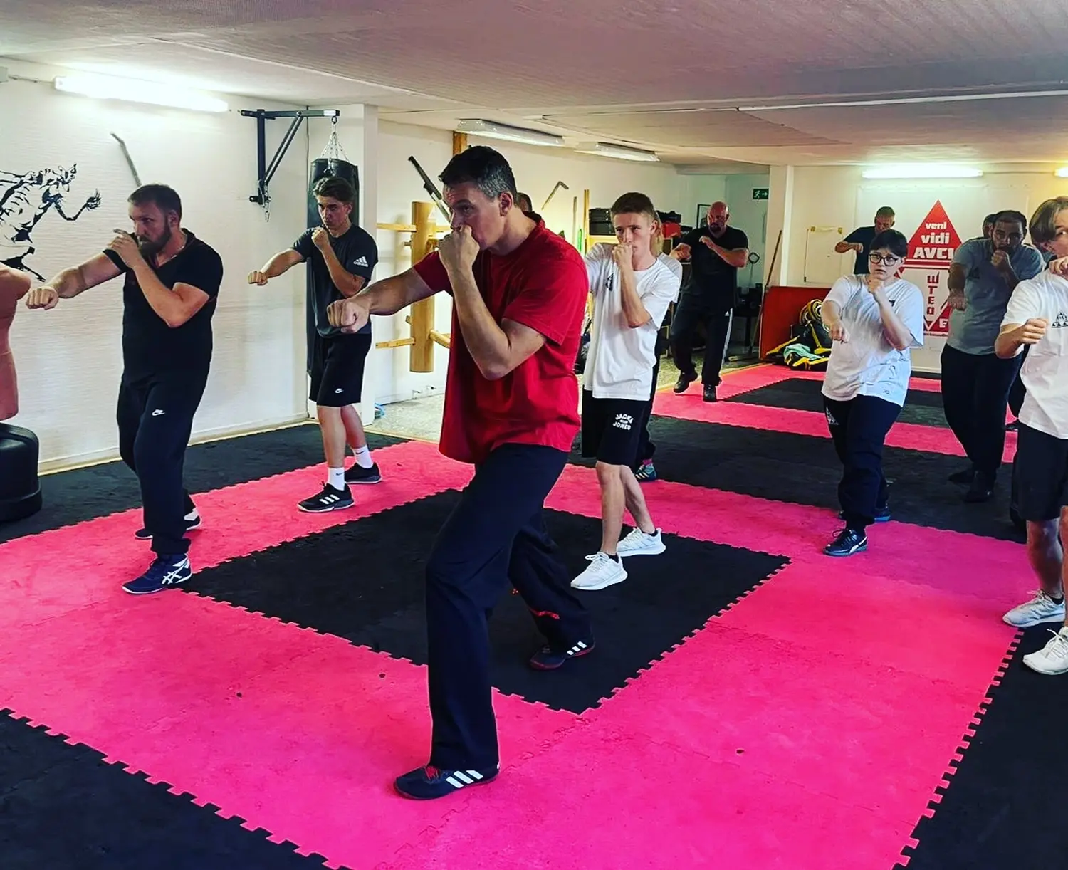 Kampfsportschule Moers - Kampfsporttraining im Trainingsraum