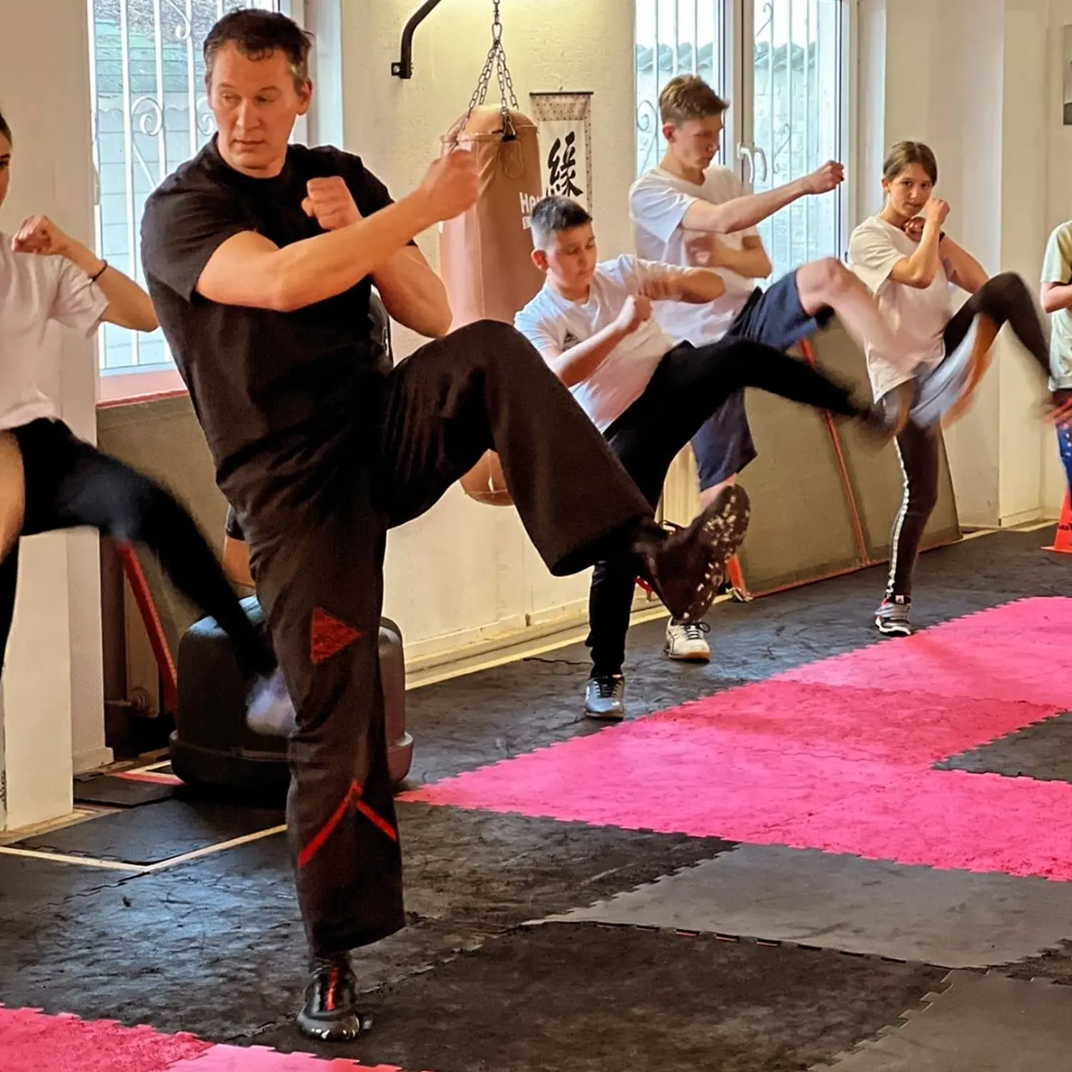 Kampfsportschule Moers - Kampfsporttraining im Trainingsraum