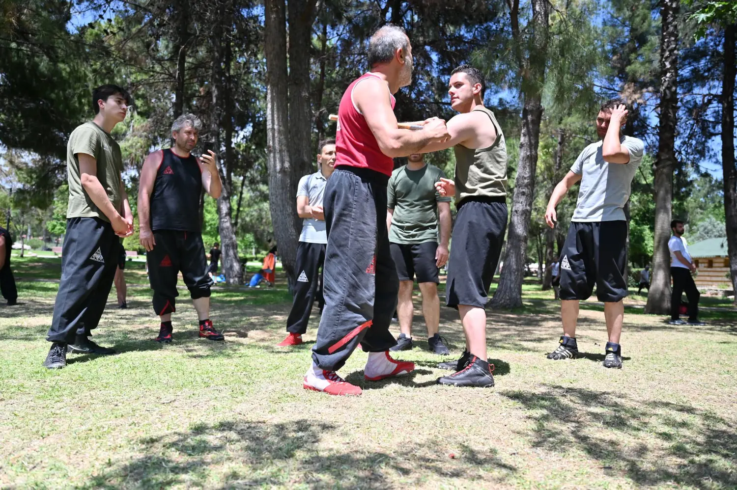 Kampfsportschule Moers - Erwachsenenbildung auf dem Trainingsgelände